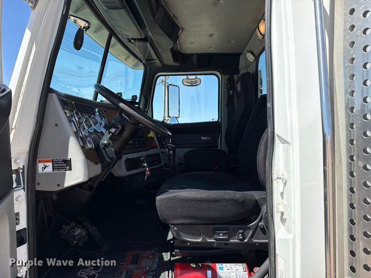 image for item FC2301 2017 Western Star 4900SF glider semi truck