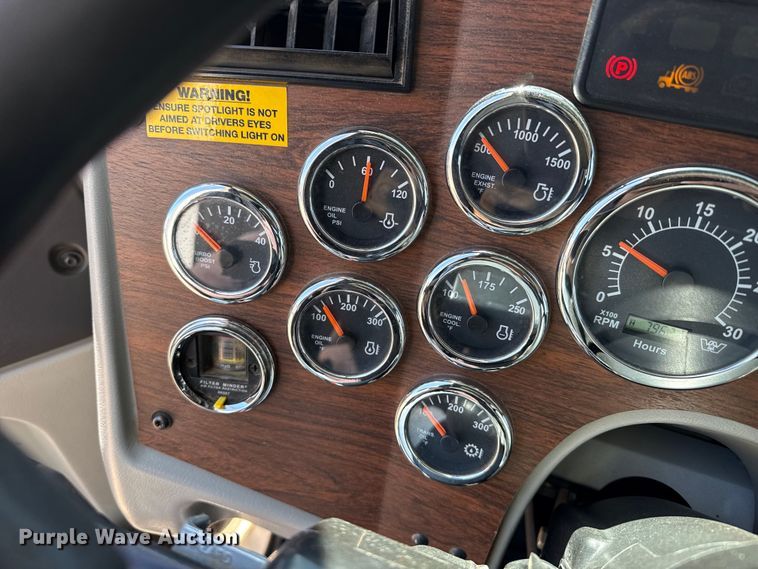 image for item FC2301 2017 Western Star 4900SF glider semi truck