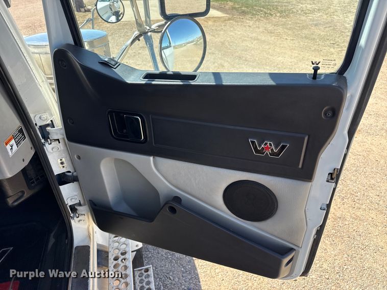image for item FC2301 2017 Western Star 4900SF glider semi truck