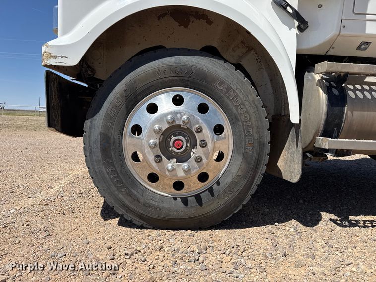 image for item FC2301 2017 Western Star 4900SF glider semi truck