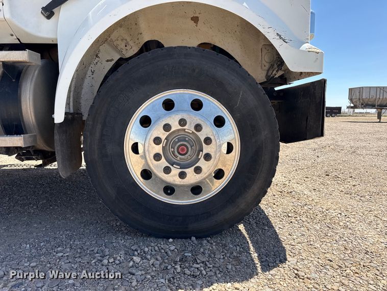 image for item FC2301 2017 Western Star 4900SF glider semi truck