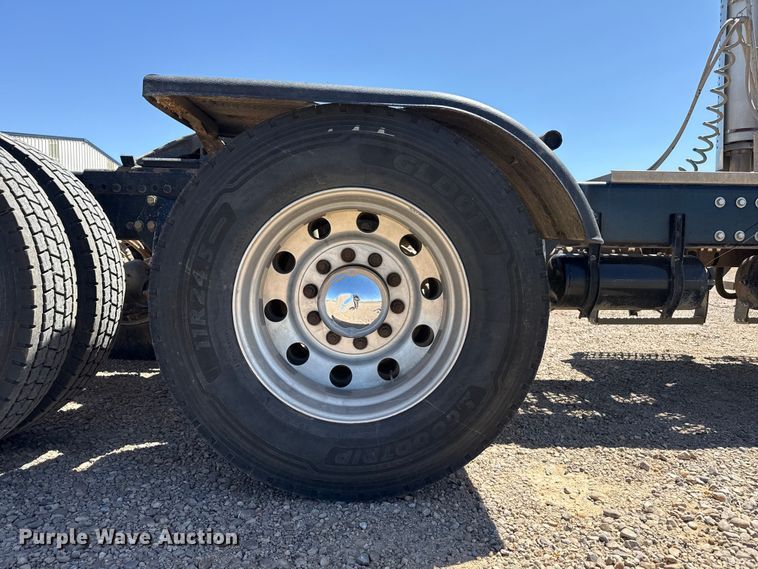 image for item FC2301 2017 Western Star 4900SF glider semi truck