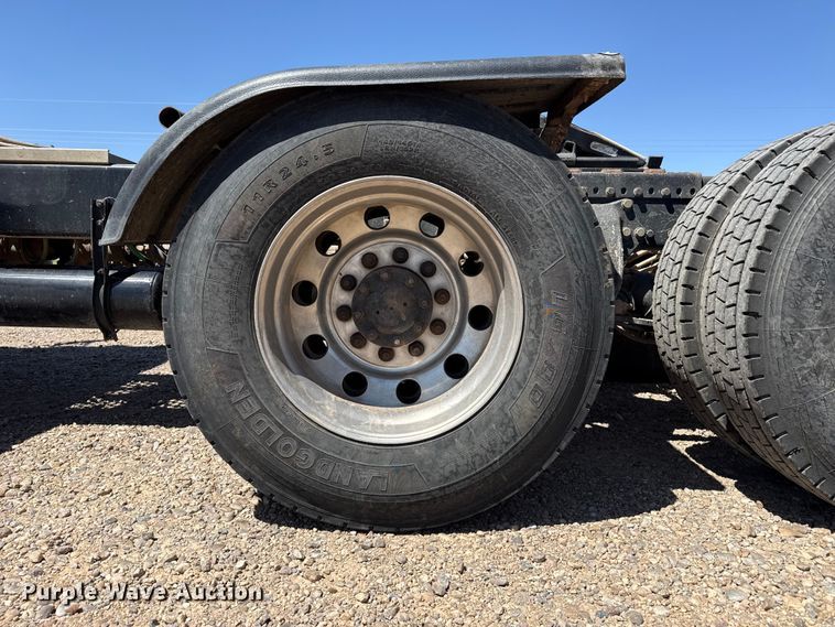 image for item FC2301 2017 Western Star 4900SF glider semi truck
