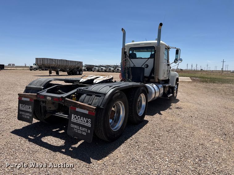 image for item FC2303 2014 Mack CHU613 semi truck
