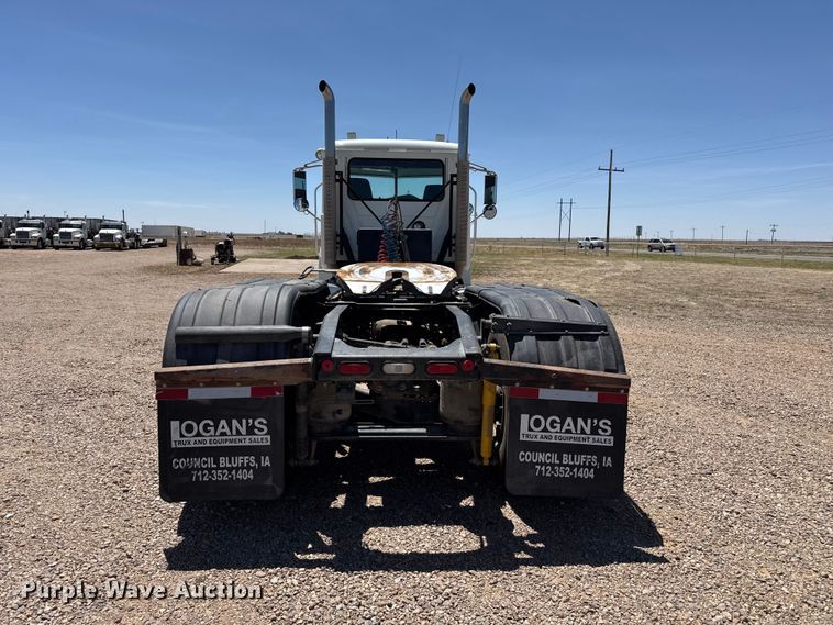 image for item FC2303 2014 Mack CHU613 semi truck