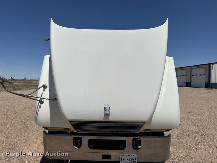 image for item FC2303 2014 Mack CHU613 semi truck