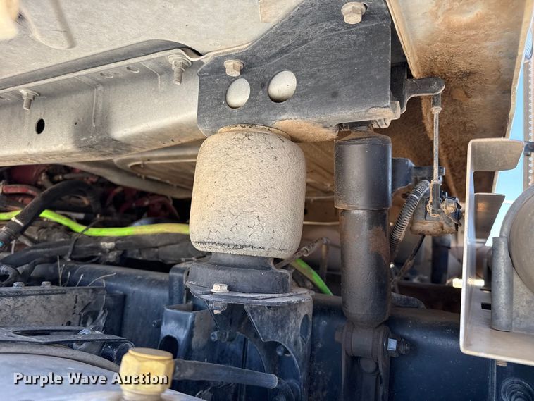 image for item FC2303 2014 Mack CHU613 semi truck