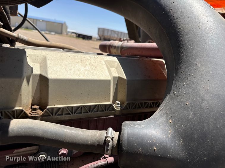image for item FC2303 2014 Mack CHU613 semi truck