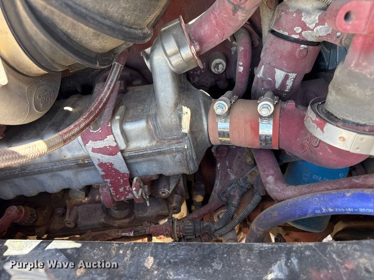 image for item FC2303 2014 Mack CHU613 semi truck