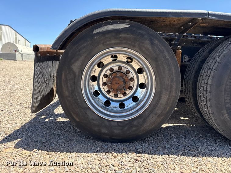 image for item FC2303 2014 Mack CHU613 semi truck