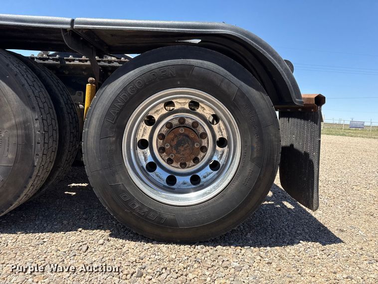 image for item FC2303 2014 Mack CHU613 semi truck