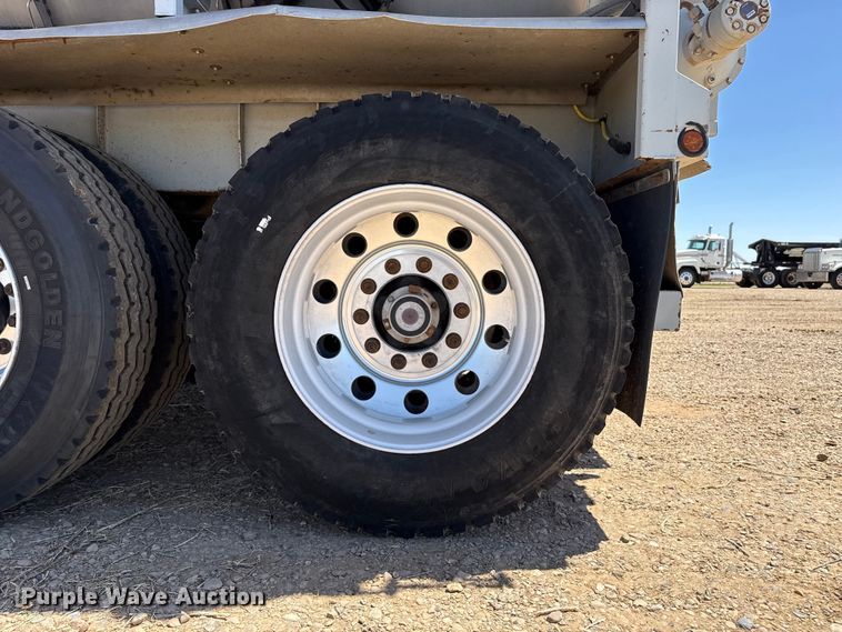 image for item FC2304 2016 Trinity Trailer Mfg live bottom trailer