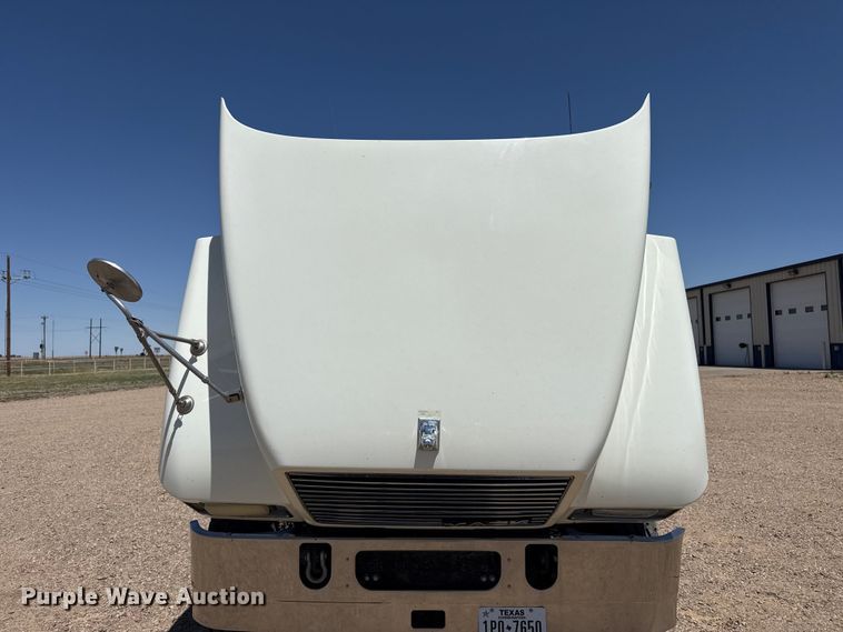 image for item FC2305 2015 Mack CHU613 semi truck