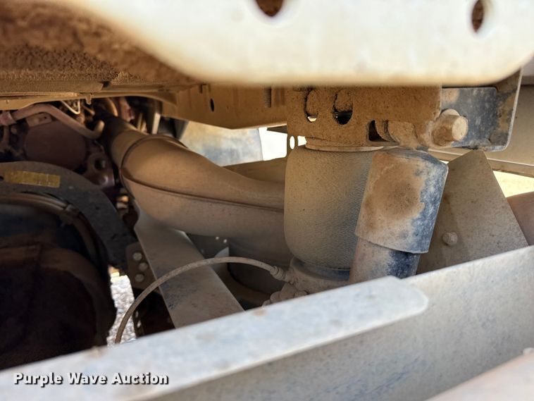 image for item FC2305 2015 Mack CHU613 semi truck