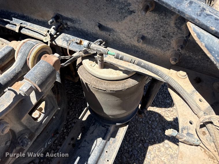 image for item FC2305 2015 Mack CHU613 semi truck