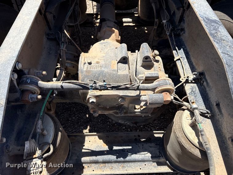 image for item FC2305 2015 Mack CHU613 semi truck