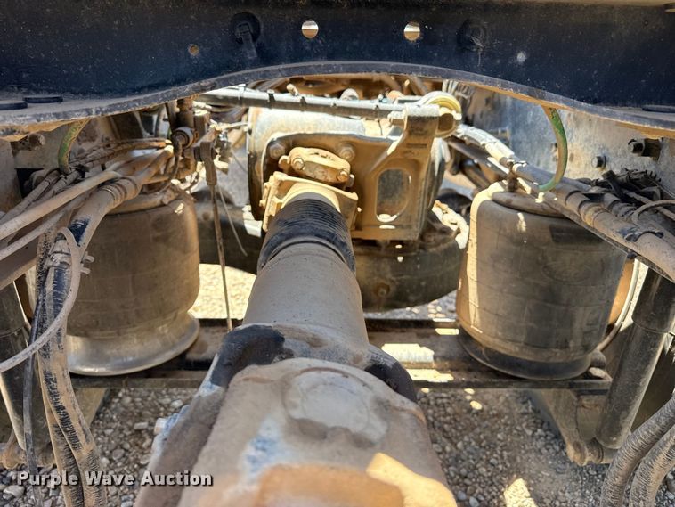 image for item FC2305 2015 Mack CHU613 semi truck