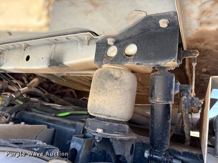 image for item FC2305 2015 Mack CHU613 semi truck