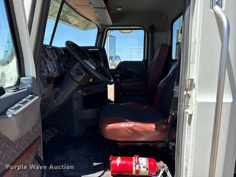 image for item FC2305 2015 Mack CHU613 semi truck