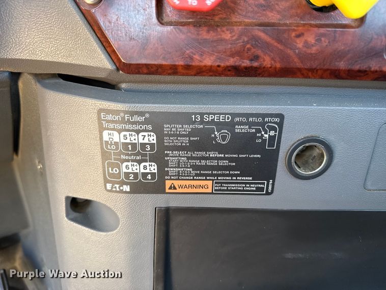 image for item FC2305 2015 Mack CHU613 semi truck