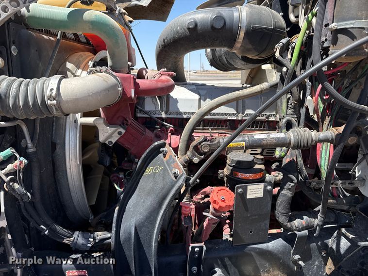 image for item FC2305 2015 Mack CHU613 semi truck