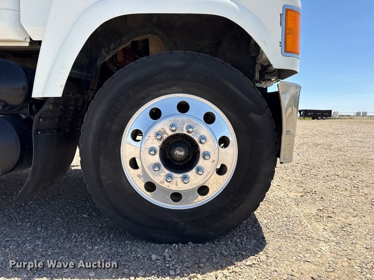 image for item FC2305 2015 Mack CHU613 semi truck