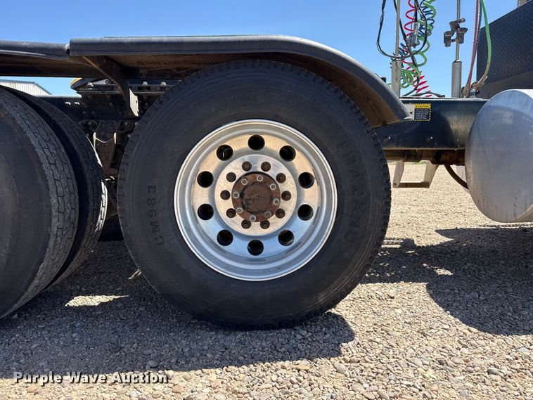 image for item FC2305 2015 Mack CHU613 semi truck