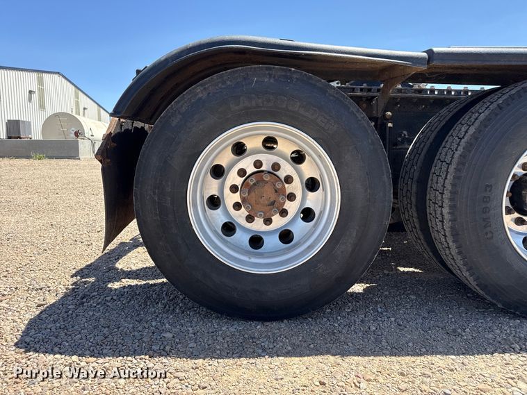 image for item FC2305 2015 Mack CHU613 semi truck