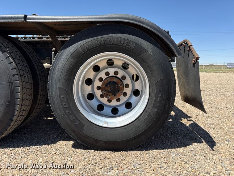 image for item FC2305 2015 Mack CHU613 semi truck