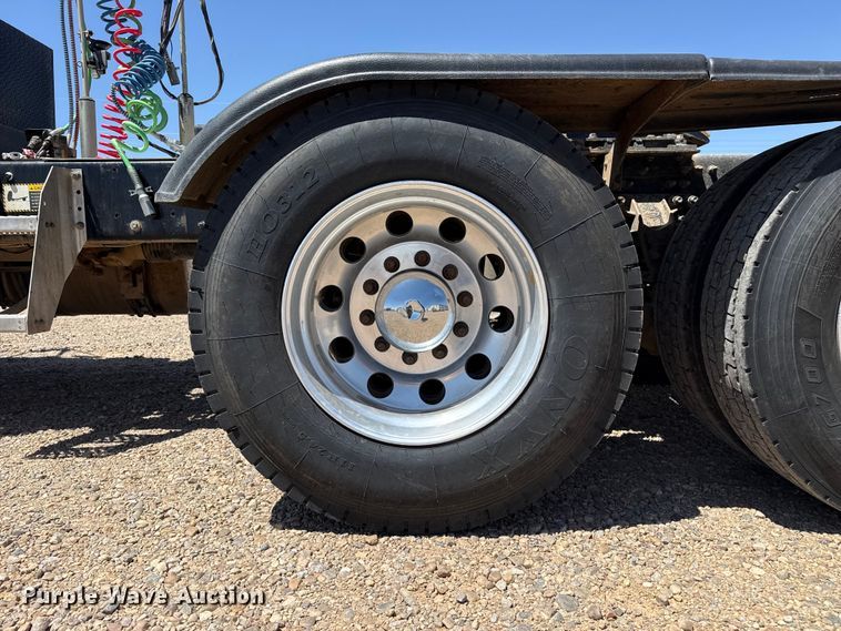image for item FC2305 2015 Mack CHU613 semi truck