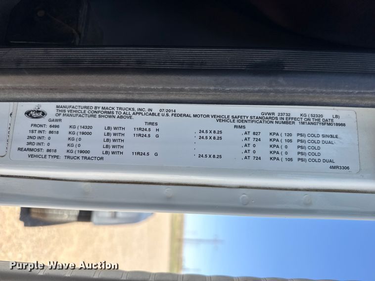 image for item FC2305 2015 Mack CHU613 semi truck