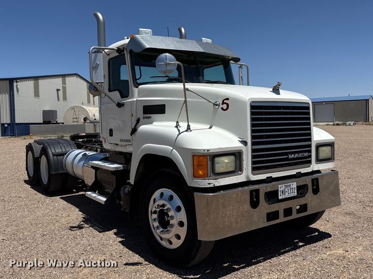 image for item FC2307 2012 Mack CHU613 semi truck