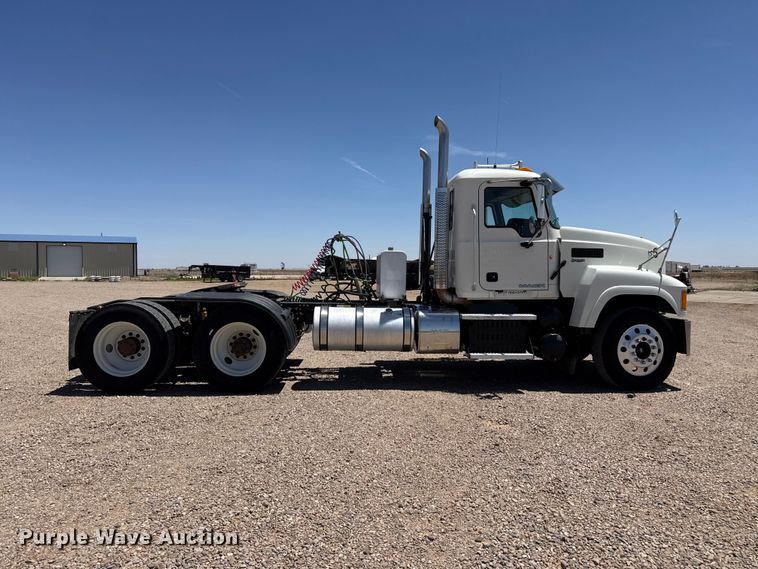 image for item FC2307 2012 Mack CHU613 semi truck