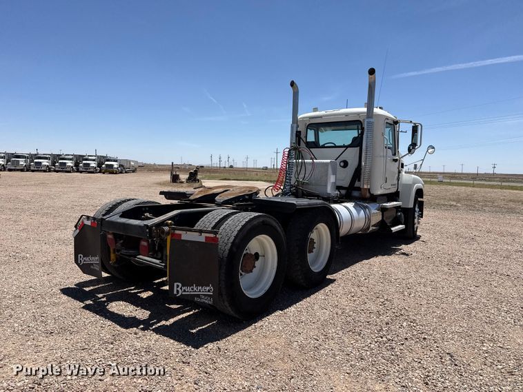 image for item FC2307 2012 Mack CHU613 semi truck
