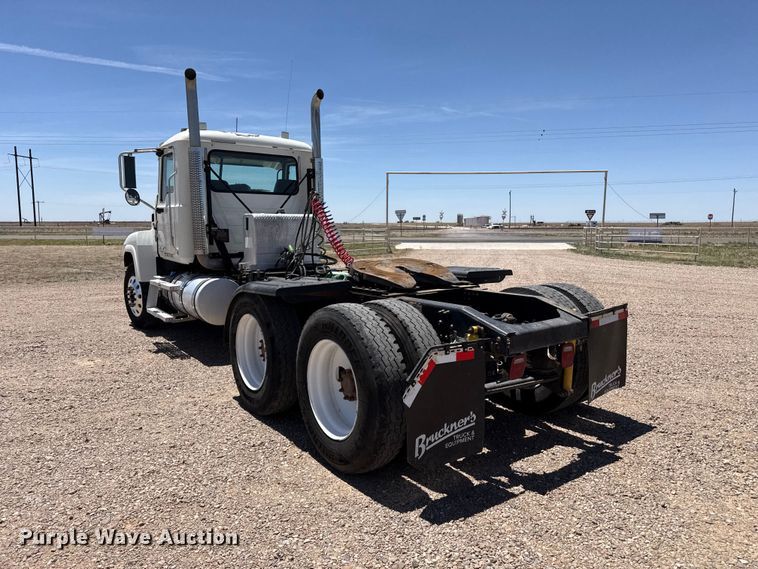 image for item FC2307 2012 Mack CHU613 semi truck