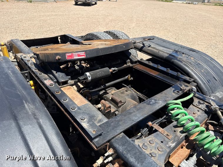 image for item FC2307 2012 Mack CHU613 semi truck