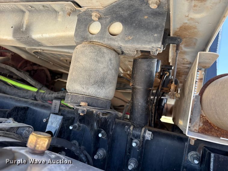 image for item FC2307 2012 Mack CHU613 semi truck
