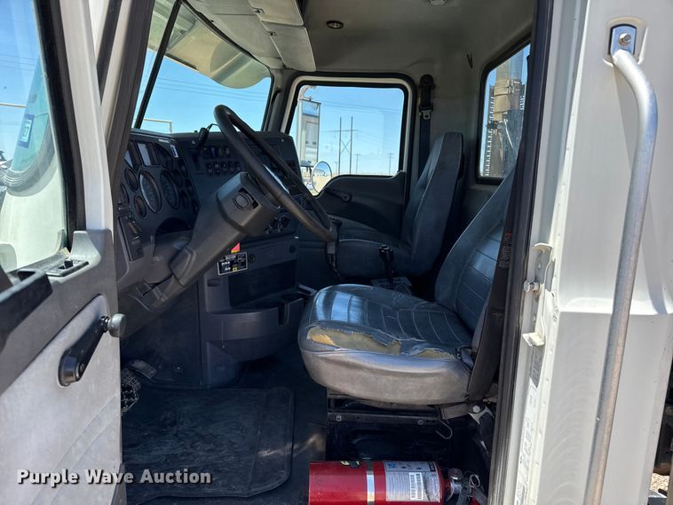 image for item FC2307 2012 Mack CHU613 semi truck