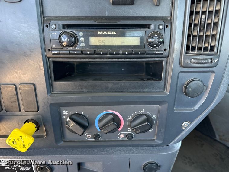 image for item FC2307 2012 Mack CHU613 semi truck