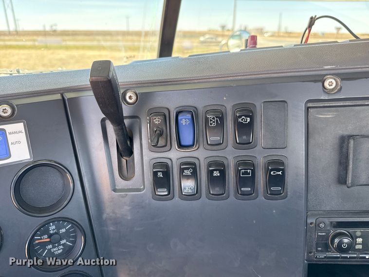 image for item FC2307 2012 Mack CHU613 semi truck