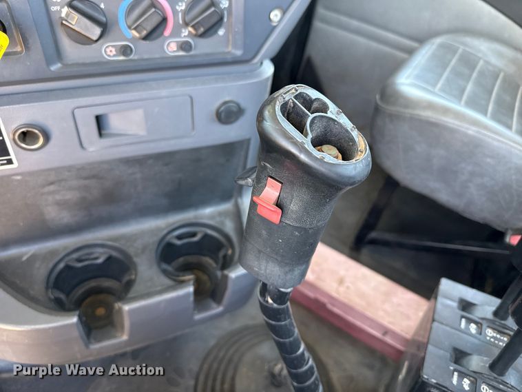image for item FC2307 2012 Mack CHU613 semi truck