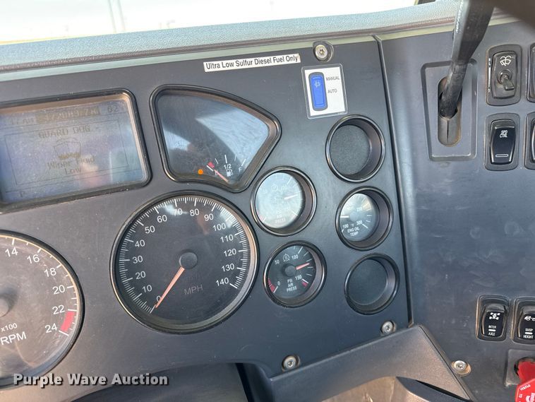 image for item FC2307 2012 Mack CHU613 semi truck