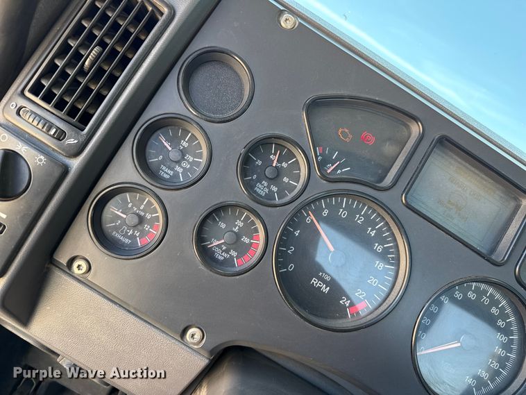 image for item FC2307 2012 Mack CHU613 semi truck