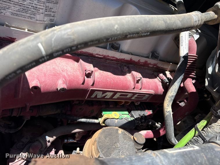 image for item FC2307 2012 Mack CHU613 semi truck