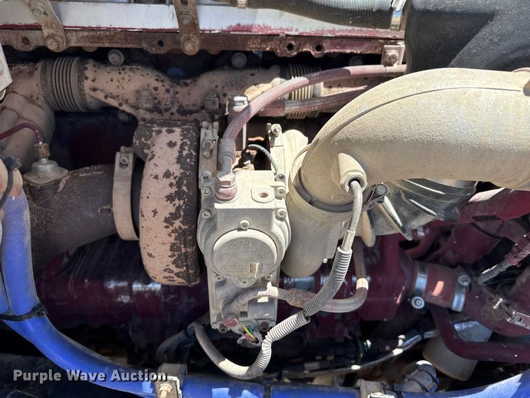 image for item FC2307 2012 Mack CHU613 semi truck