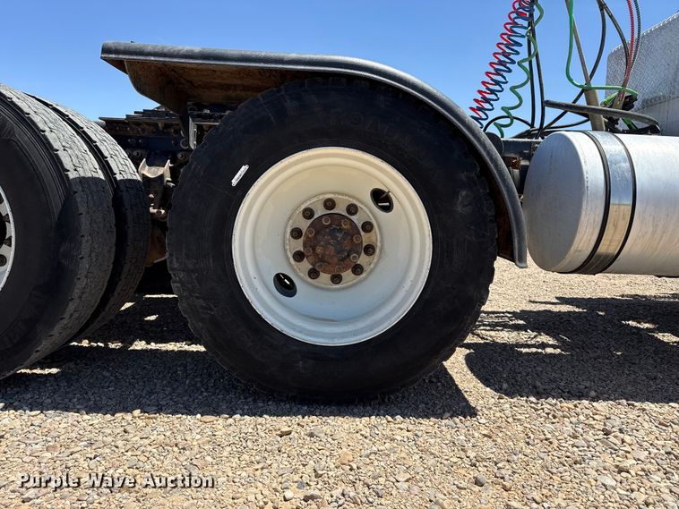 image for item FC2307 2012 Mack CHU613 semi truck