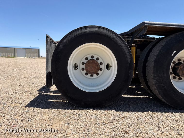 image for item FC2307 2012 Mack CHU613 semi truck