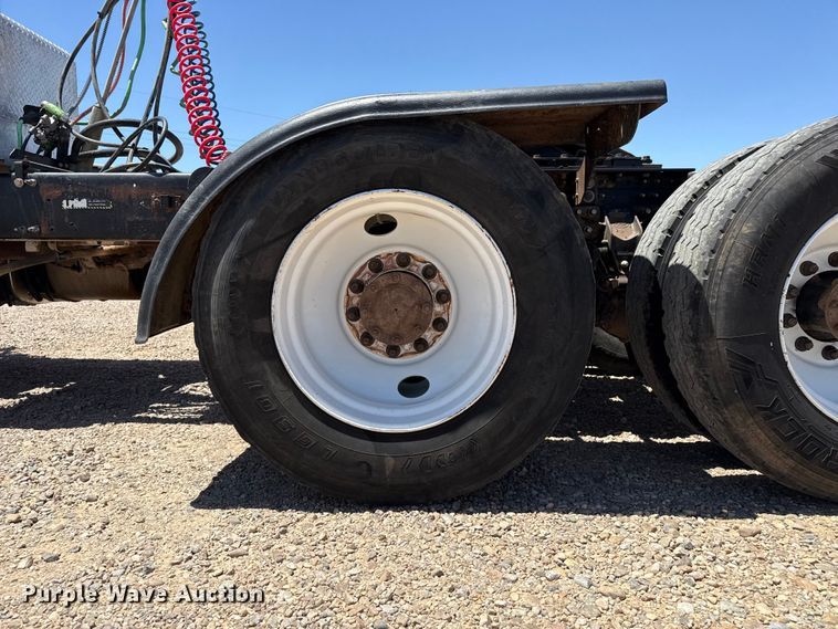 image for item FC2307 2012 Mack CHU613 semi truck