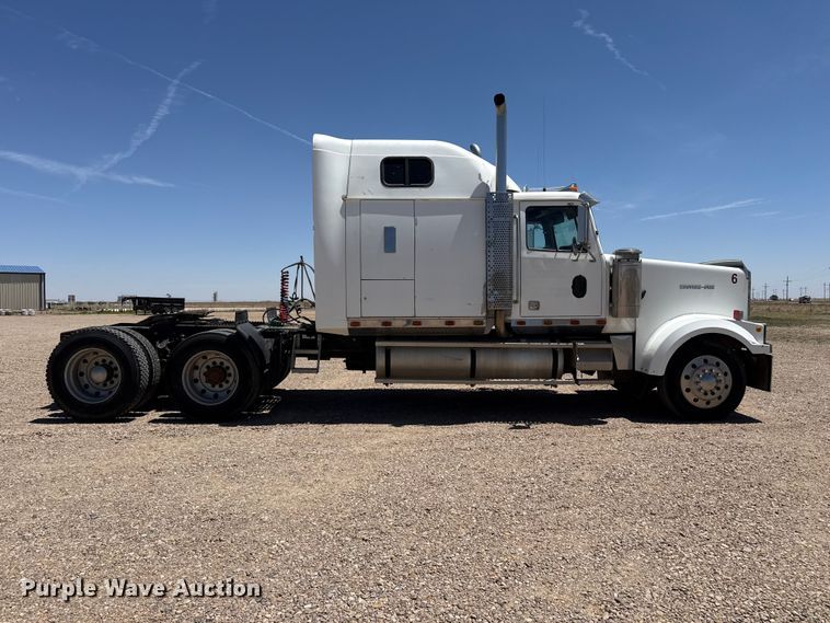 image for item FC2309 1999 Western Star 4964EX semi truck