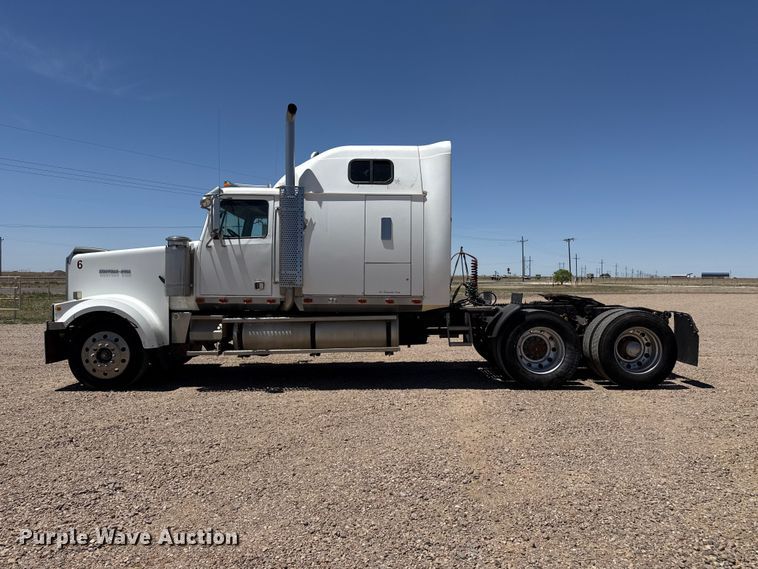 image for item FC2309 1999 Western Star 4964EX semi truck